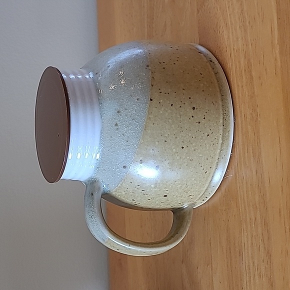 HANDCRAFTED POTTERY Lidded Travel/Office Mug - Picture 5 of 16